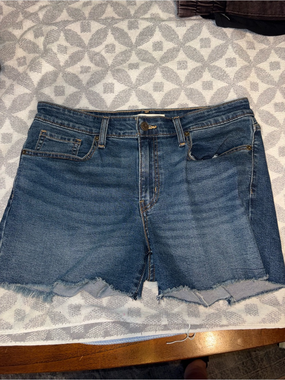 Women's Frayed Hem Denim Shorts